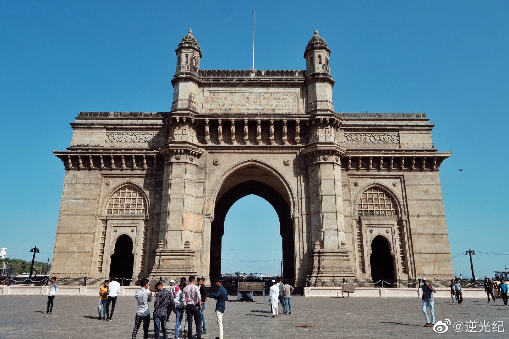 孟买的建筑多为西洋殖民风格,尤以火车站和印度门为代表
