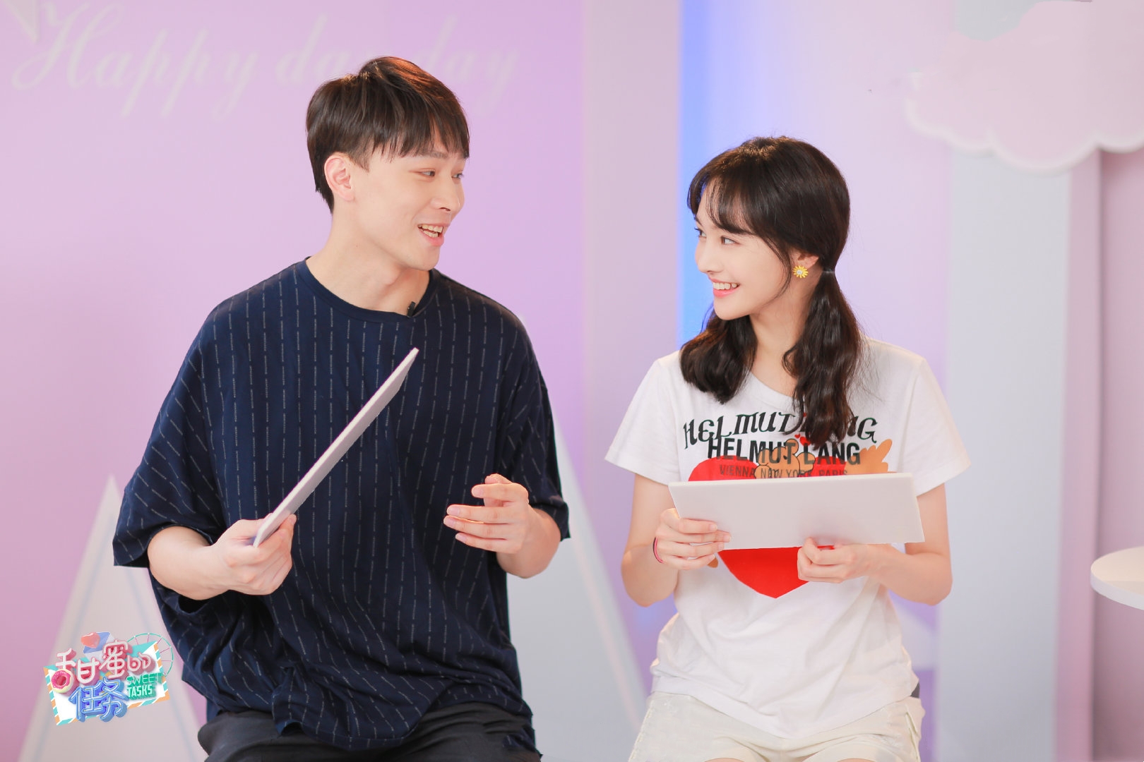 郑爽花式秀恩爱,和男友一黑一白休闲搭同框,简直是狗粮现场