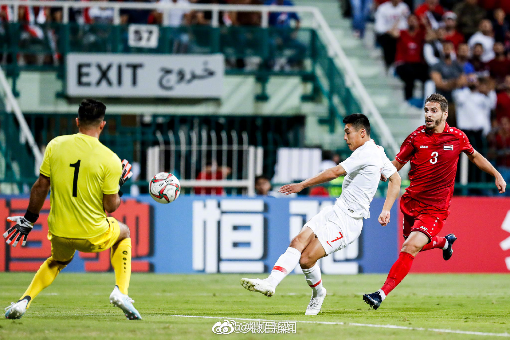 亚洲杯官方发布国足vs黎巴嫩海报：张琳芃、徐新出镜