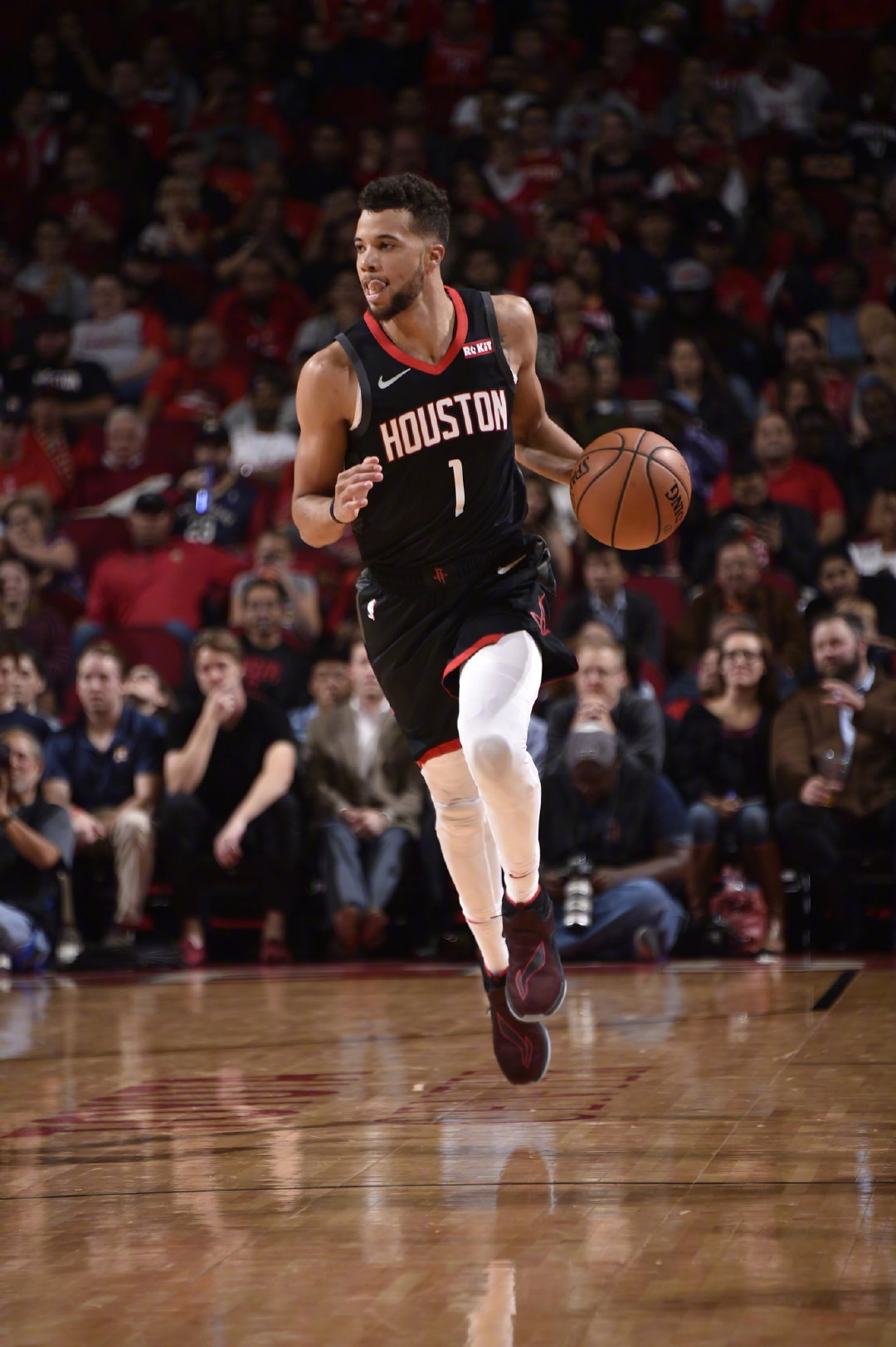 火箭送出迈卡威及现金交易,交易公牛未来次轮选秀权