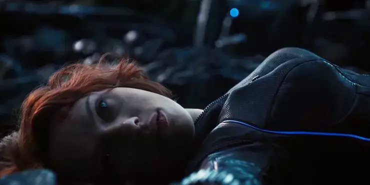 在《复联4》中,黑寡妇是唯一一个在与灭霸决战前牺牲的复仇