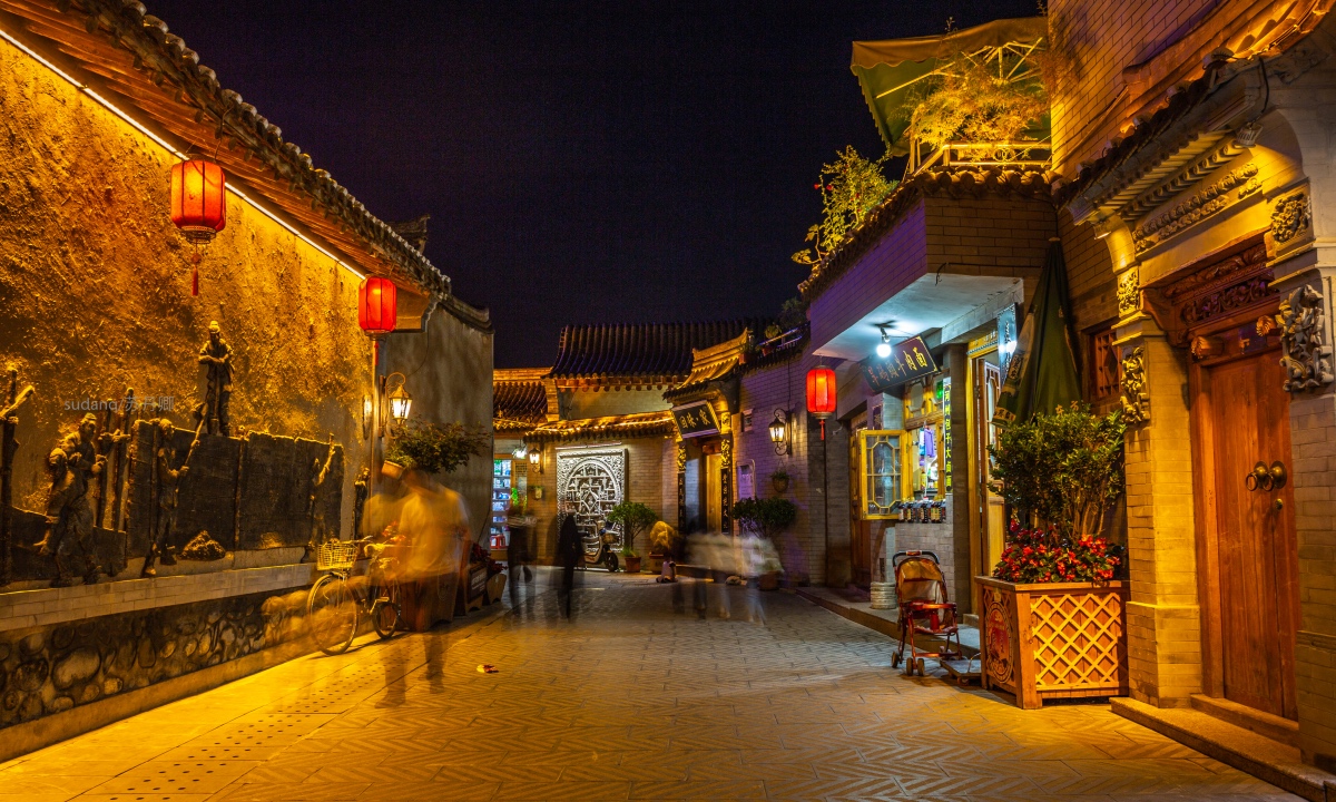 八坊十三巷是临夏民族风情的古街区,始于唐朝,历史非常悠久