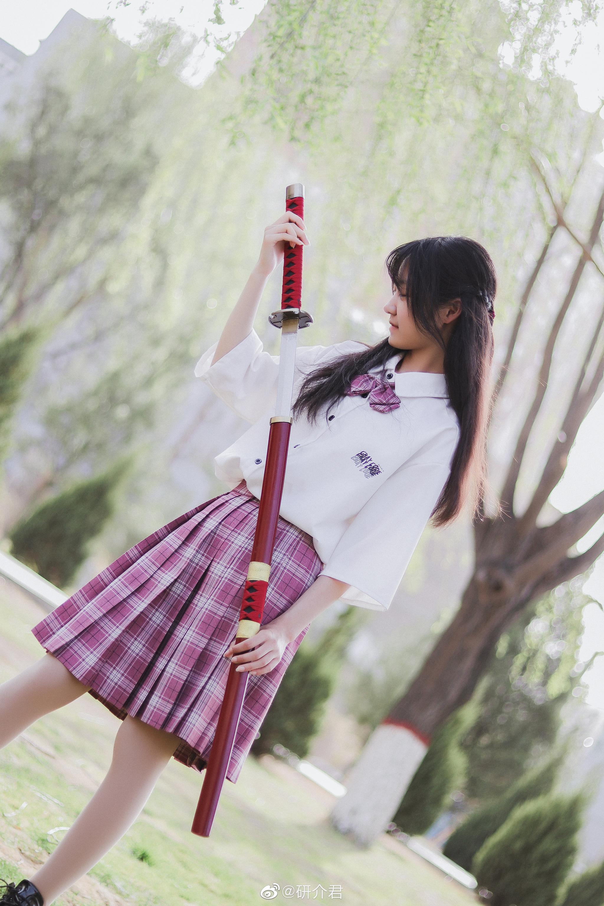 列车停在春天的末尾直到花瓣吹落落地有声———————jk制服