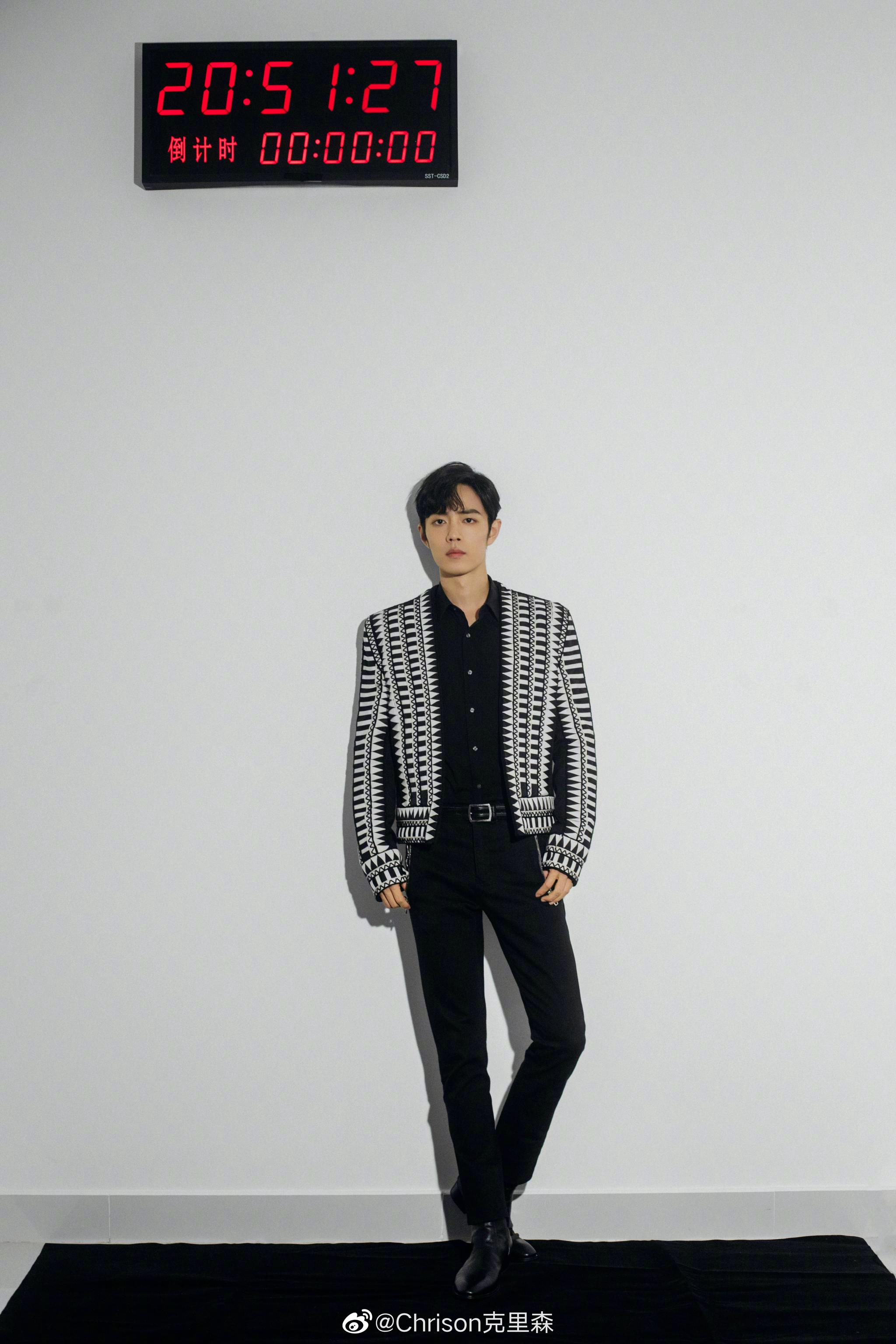 肖战在两天的《陈情令》南京演唱会里