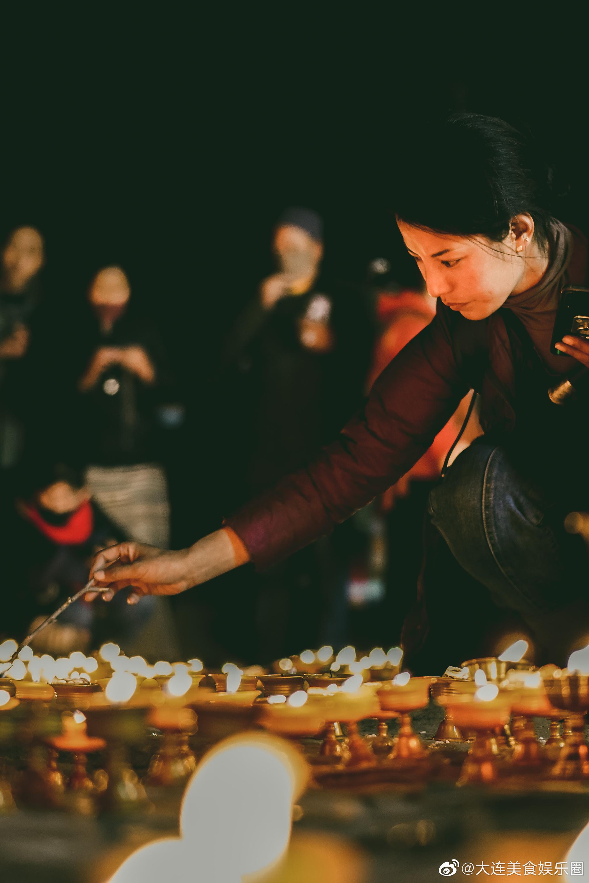 "燃灯节" 大昭寺看人 色拉寺看灯纪念宗喀巴大师600周年