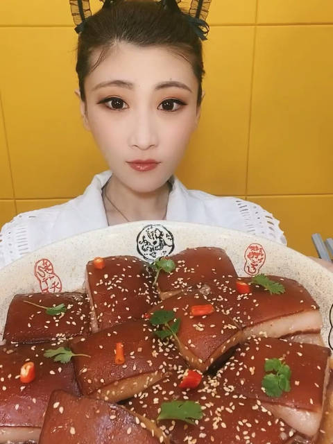 五花三层开吃大胃王桐桐