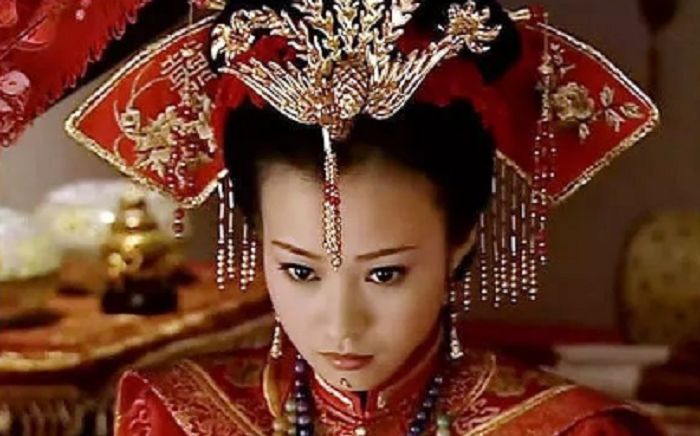 她给嘉庆生下2个皇子,却要扶持养子登上皇位,果然是聪明的女人