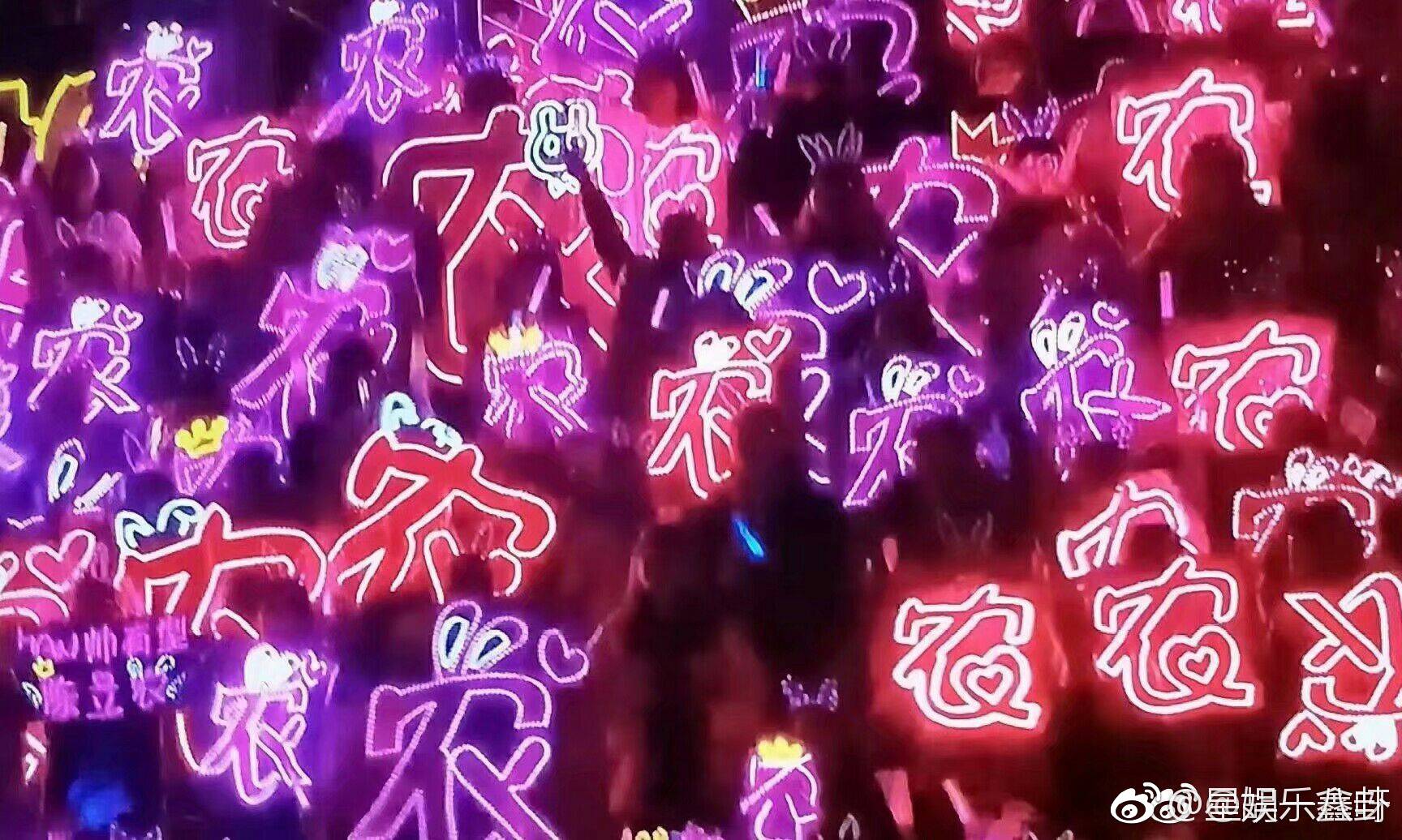 少年勇敢追梦将自己的汗水化作一个个音符在新年到来之际