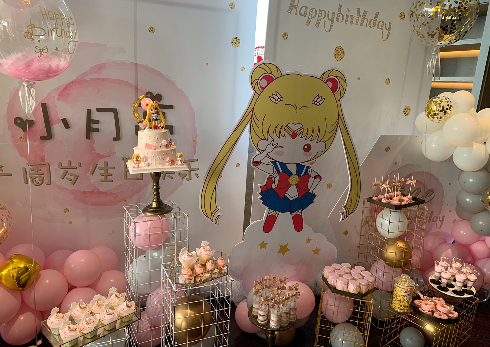 付辛博颖儿为女儿庆祝一周岁生日,以水冰月为主题的派对装饰精致
