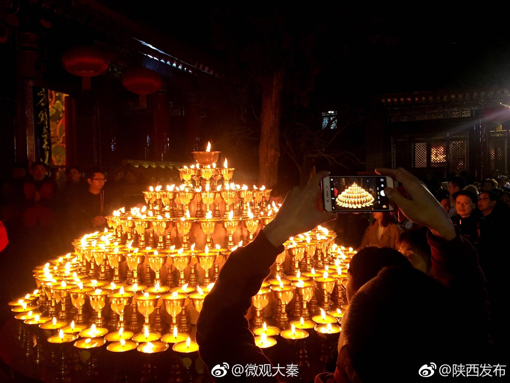 西安广仁寺点亮万盏酥油灯祈福新春