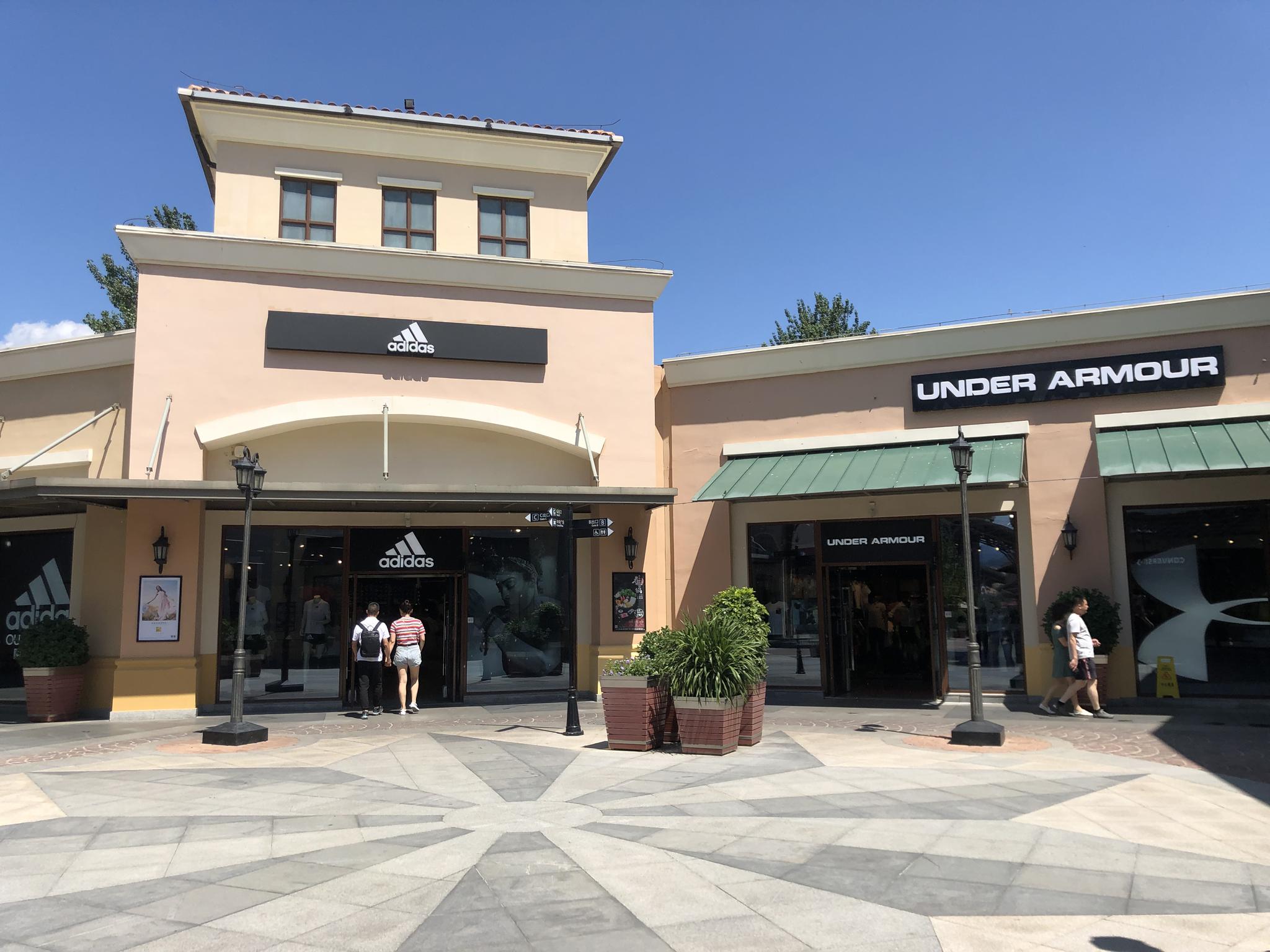 land,更有来自巴黎顶级童装品牌bonpoint的第一家中国奥特莱斯专柜