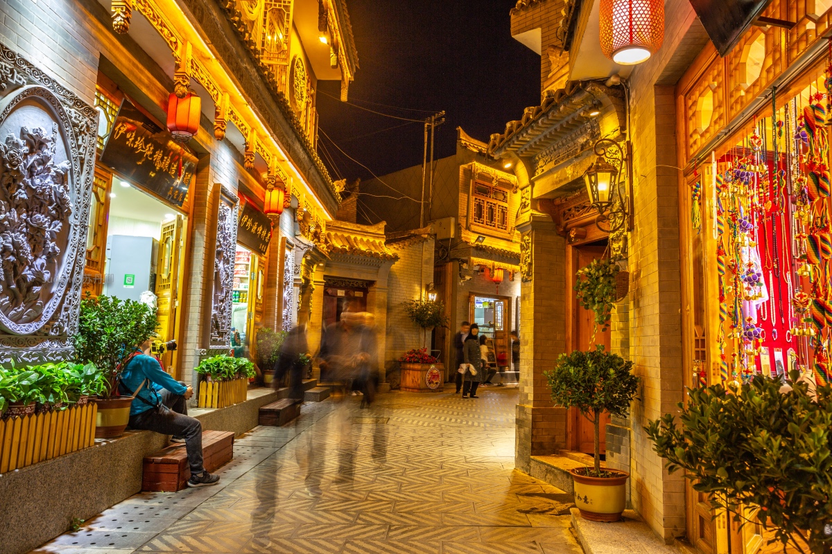 八坊十三巷是临夏民族风情的古街区,始于唐朝,历史非常悠久