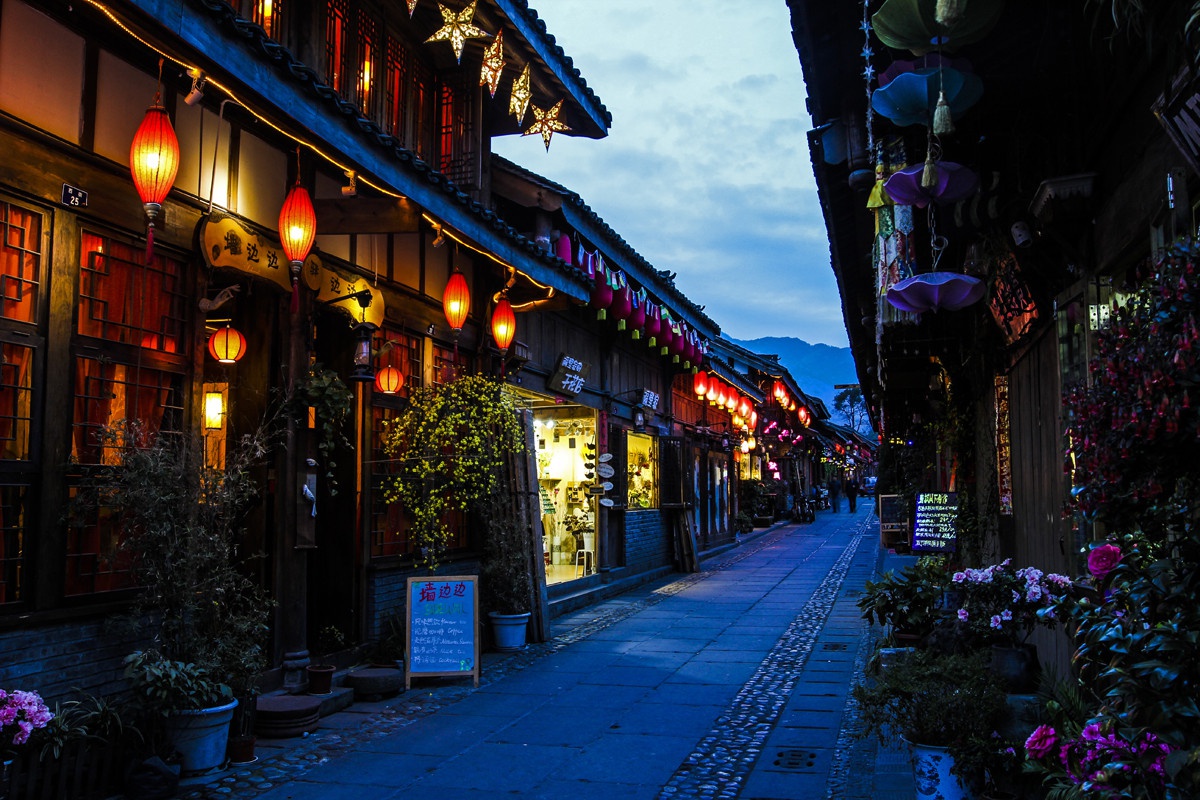 成都最后一条保留原貌的古街,比宽窄巷子更复古,知道的人并不多|西街