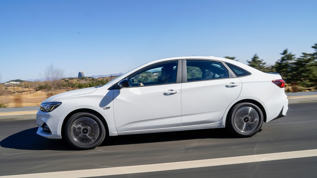 科鲁兹的合法继承人试驾全新雪佛兰科鲁泽rs