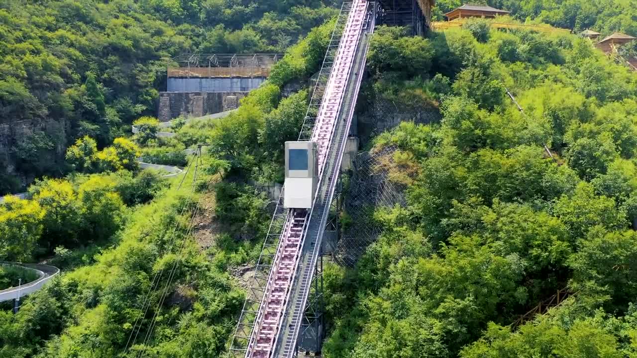 乘莱茵斜行电梯畅快体验刘家河高山漂流