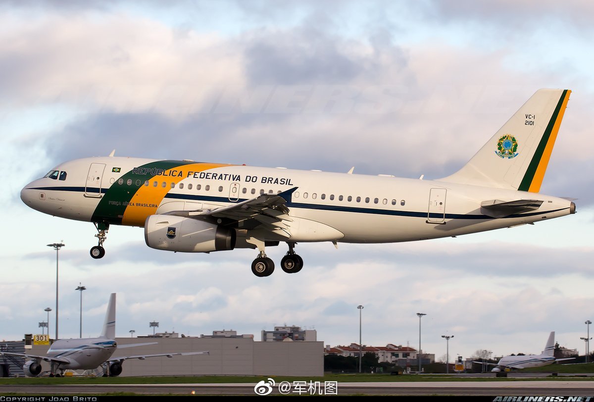 巴西总统乘坐的vc-1a 空客a319专机正在爱琴海上空向东飞行|向东|巴西
