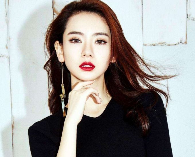 杨幂关系最好的闺蜜,唐嫣、景甜和迪丽热巴,都