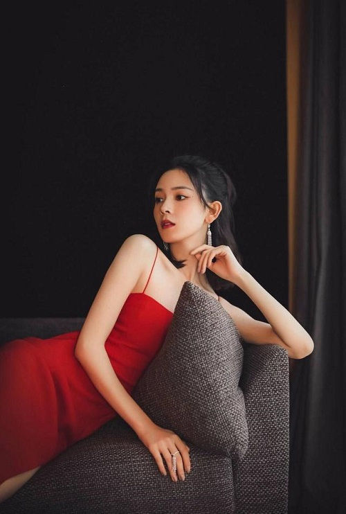 风情且不艳俗露背装真的太好看了 清爽又很迷人