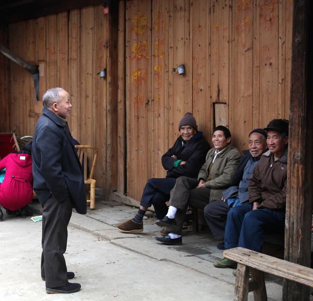 农村这三种人无所事事,虽然有钱用,其实很危险,特别是最后一种