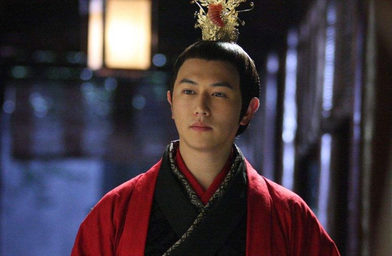 西汉皇帝男宠可以发行货币富可敌国却风险极高你选哪一个