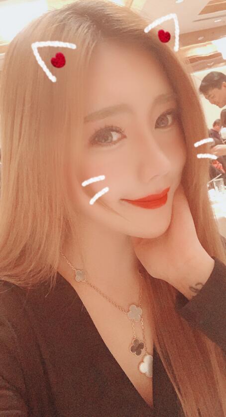 倪睿思发微博澄清,说自己根本不认识那个什么叶成乐,更别说给他生孩子
