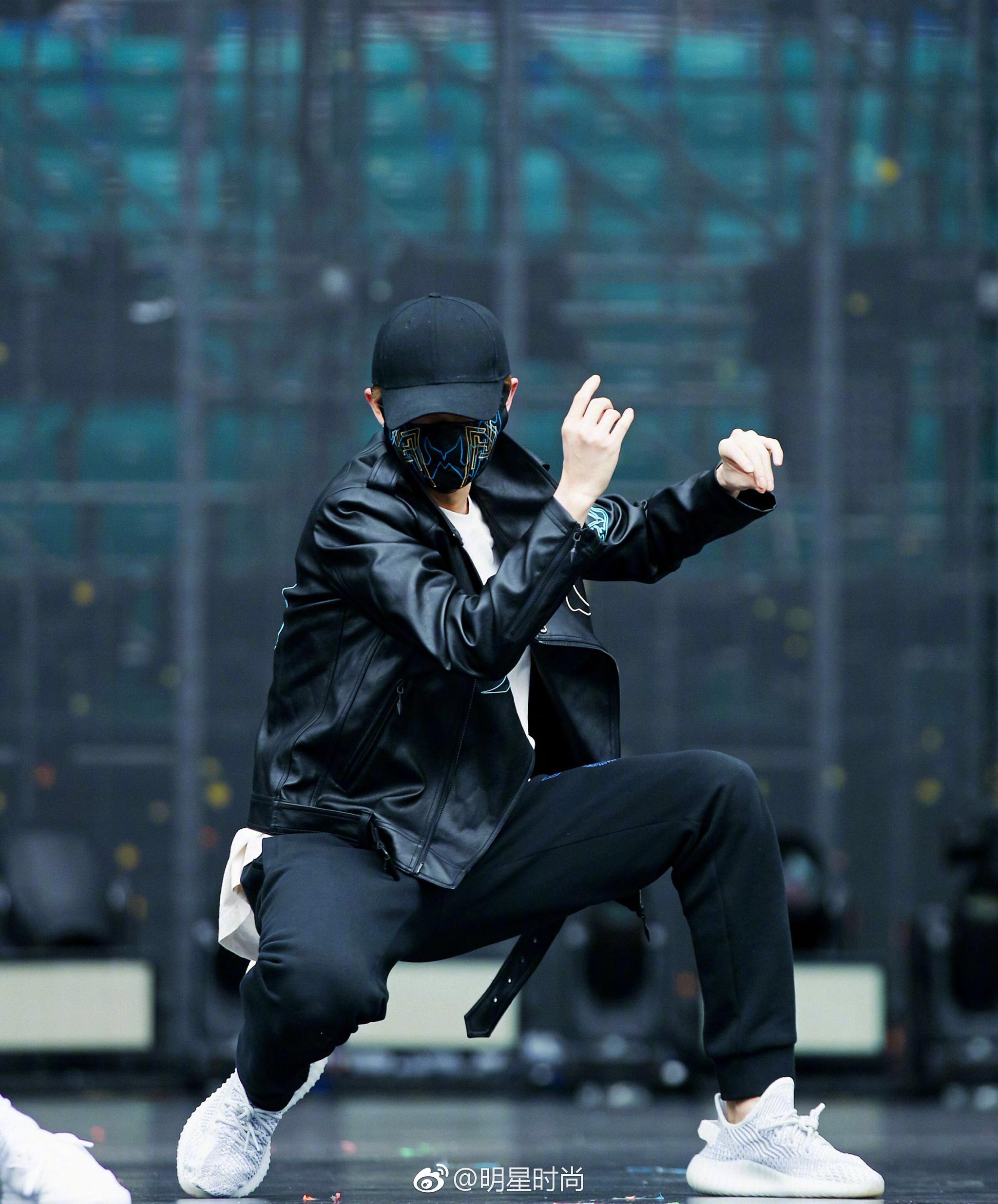 口罩鹿与世界顶级舞团kinjaz默契炸裂的齐舞惊艳全场,炸裂嗨翻