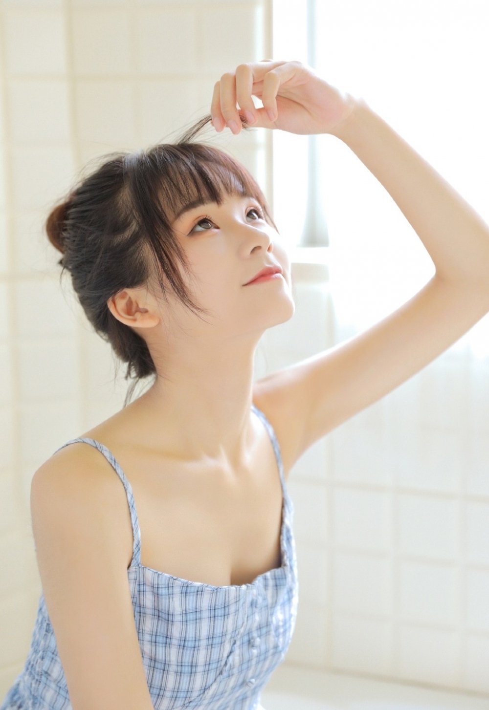 寂寞少女吊带短裙性感热裤浴室销魂惹火诱惑写真集