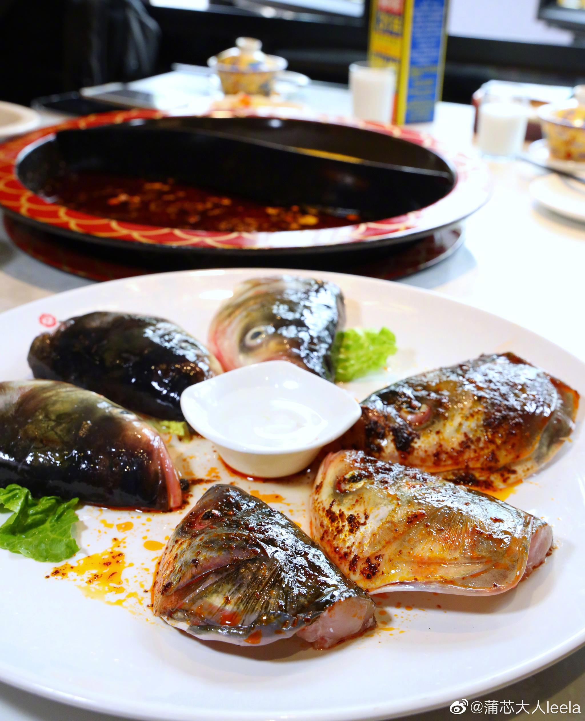 东灶鱼头以鱼头特色火锅为主