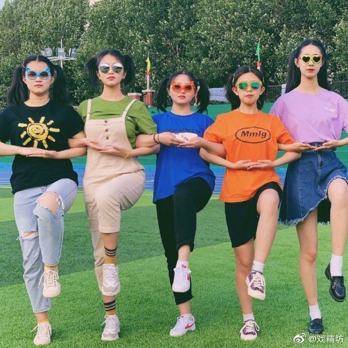 沙雕闺蜜照了解一下解锁合照新姿势