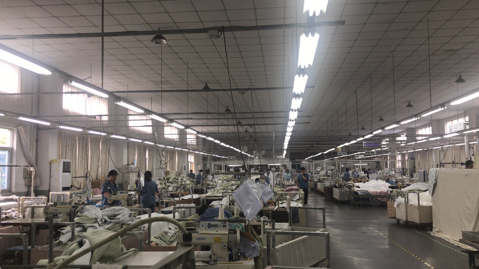 考察东理窗帘的加工厂许多日本意大利的窗帘