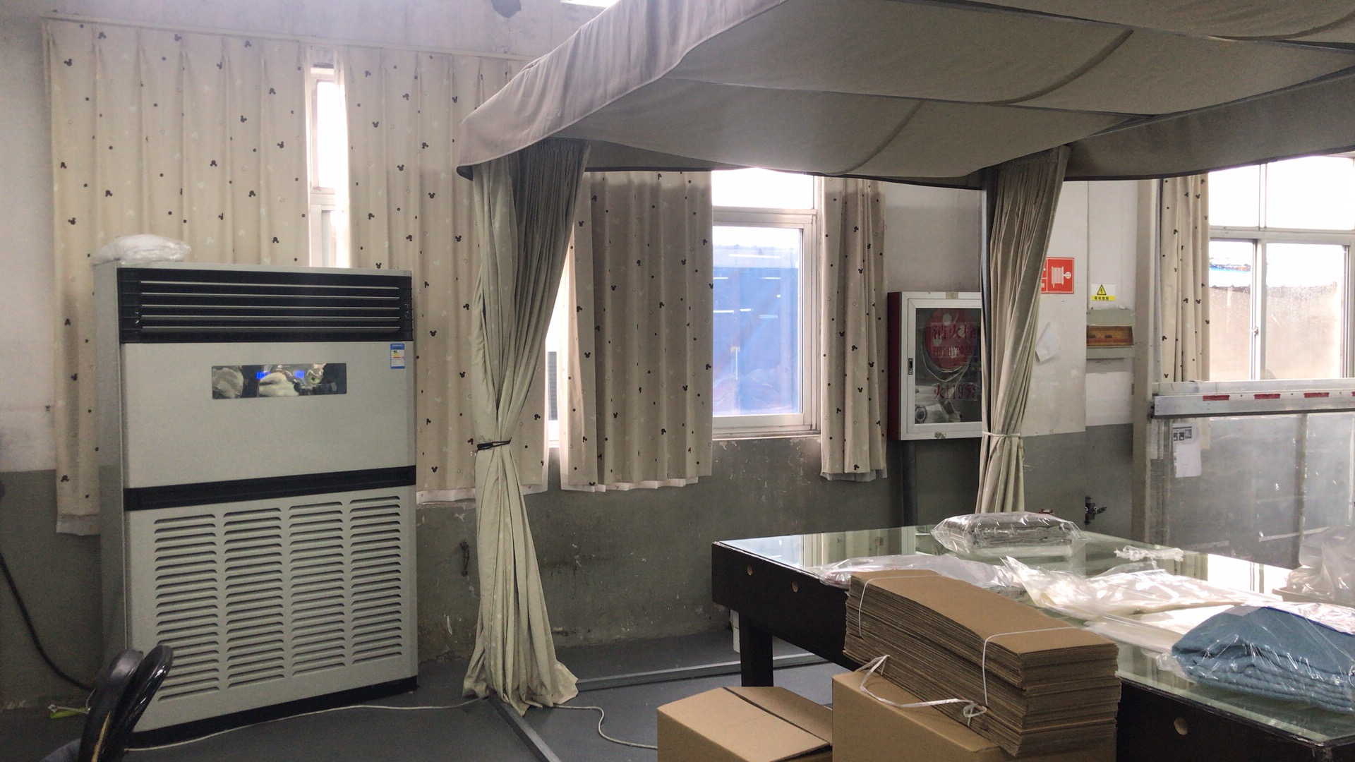 考察东理窗帘的加工厂许多日本意大利的窗帘