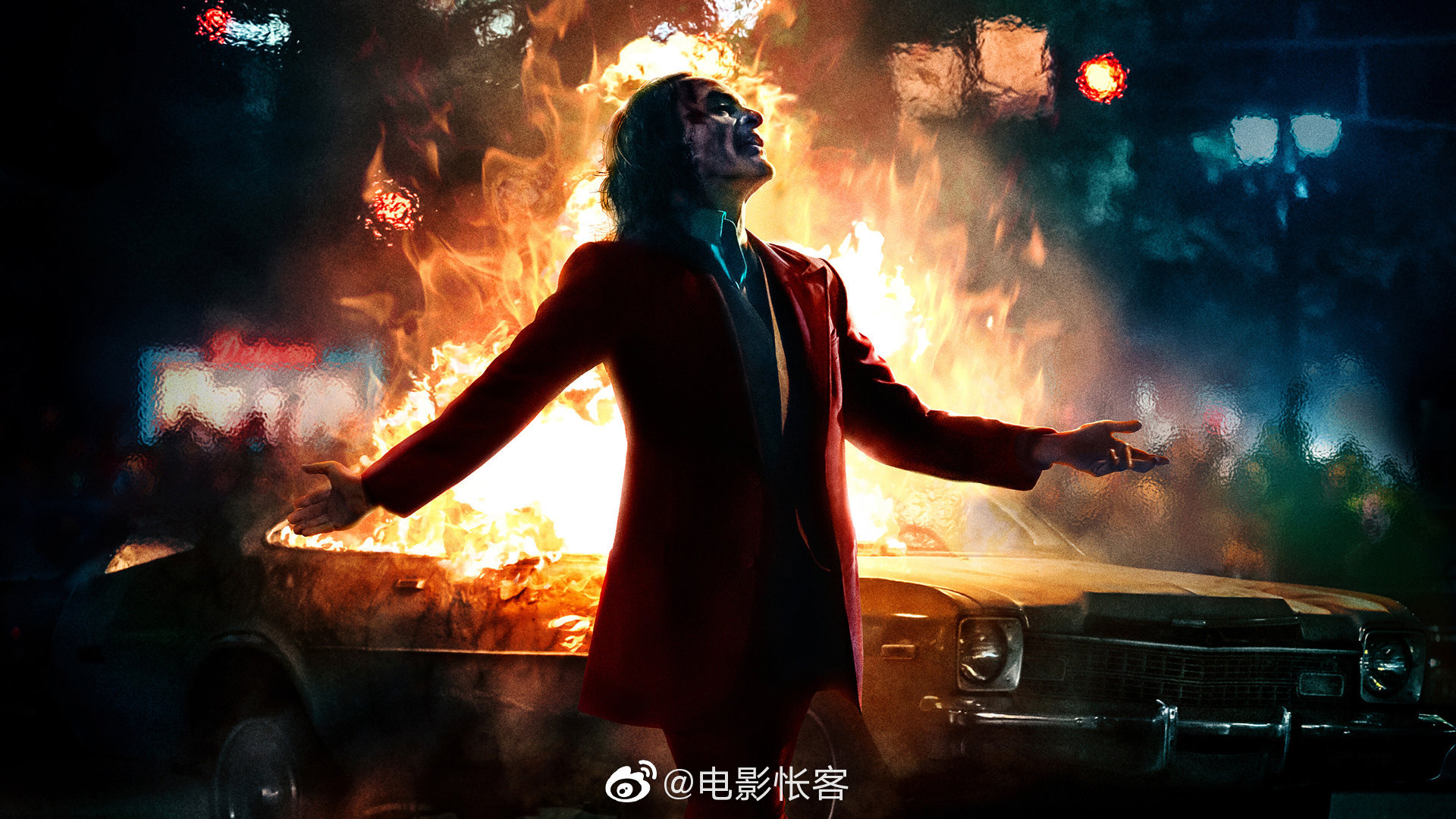 从一个以带给人们的欢笑为使命的小丑,变成一个杀人不眨眼的狂魔