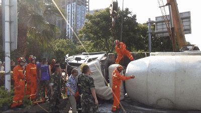 驾车路上这五类车要小心，不然吃亏的是自己