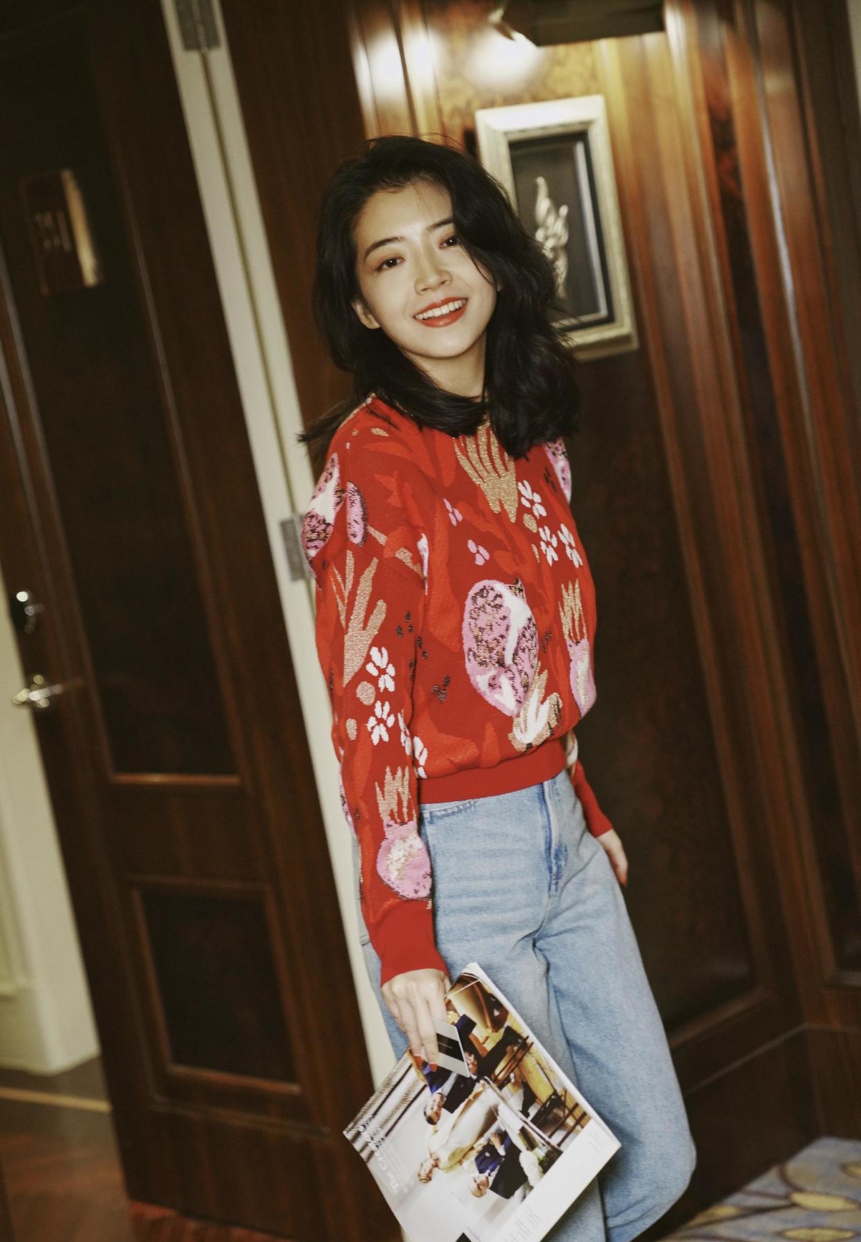 "女神博主"三木真会穿!白衬衫搭配包臀裙清爽利落,温柔知性