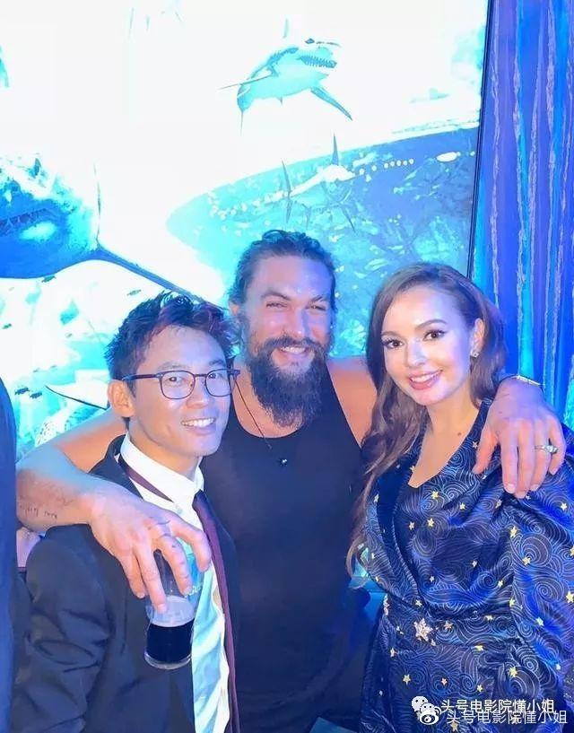 导演温子仁在家结婚:1.61米身高征服高个美女,证婚人是狗