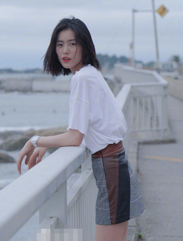 刘雯,出生于湖南永州.