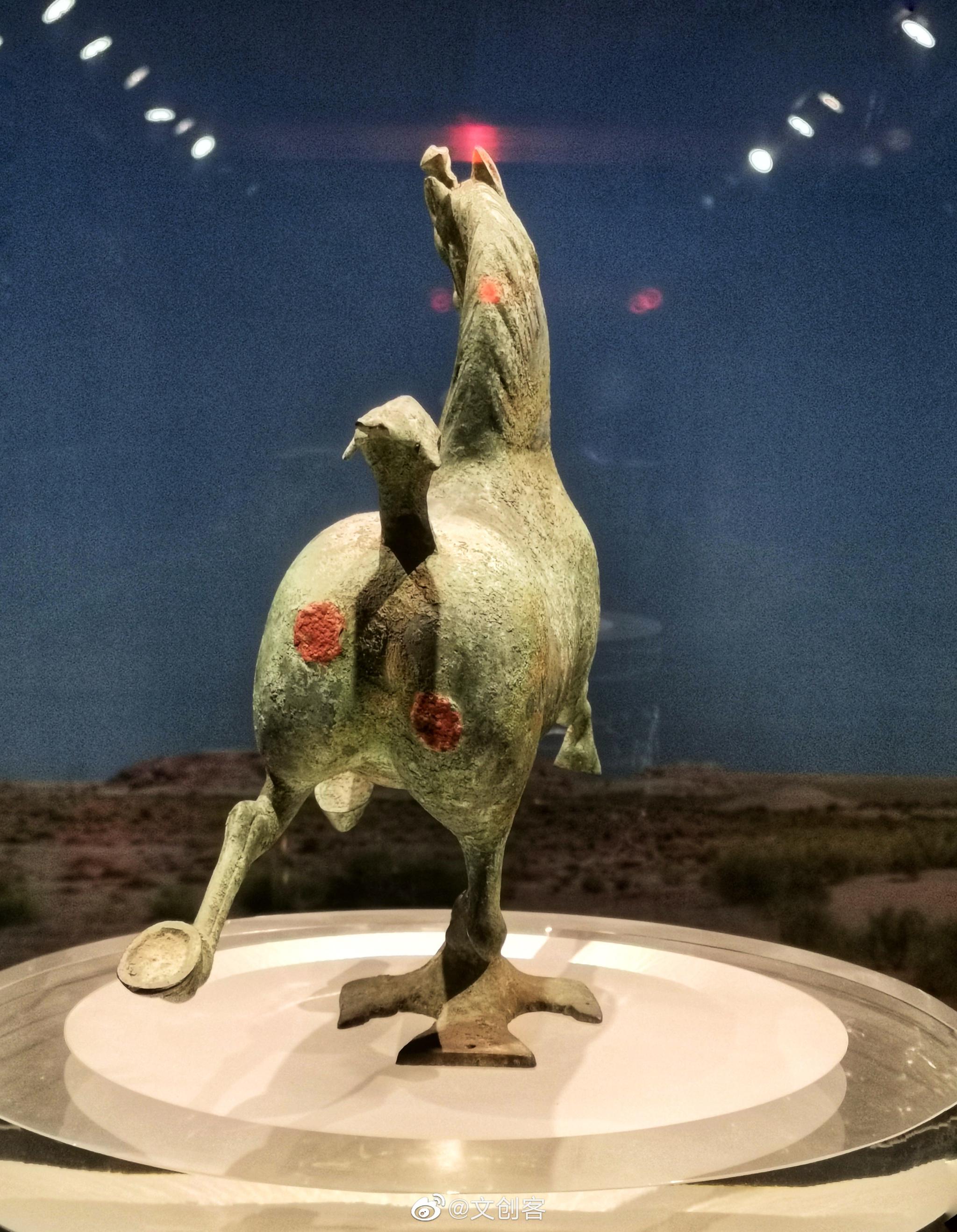 东汉铜奔马就是我们熟知的马踏飞燕现藏于甘肃省博物馆