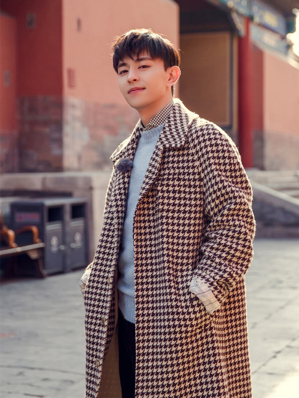 邓伦真会玩三套格纹大衣造型齐上线居然各有各的帅