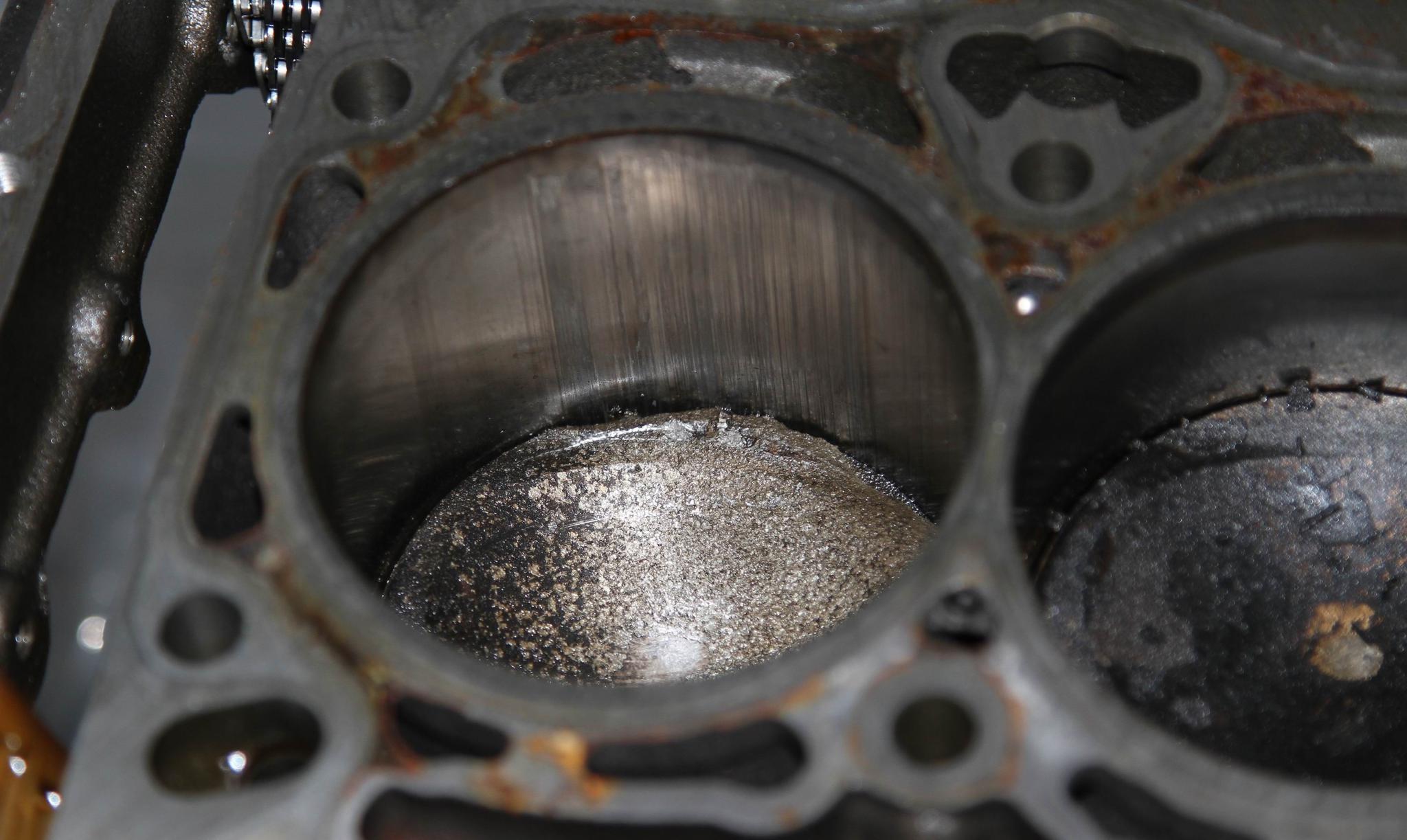 天越来越冷,汽车需要热车吗?修车师傅:不注意的话,小心拉缸!