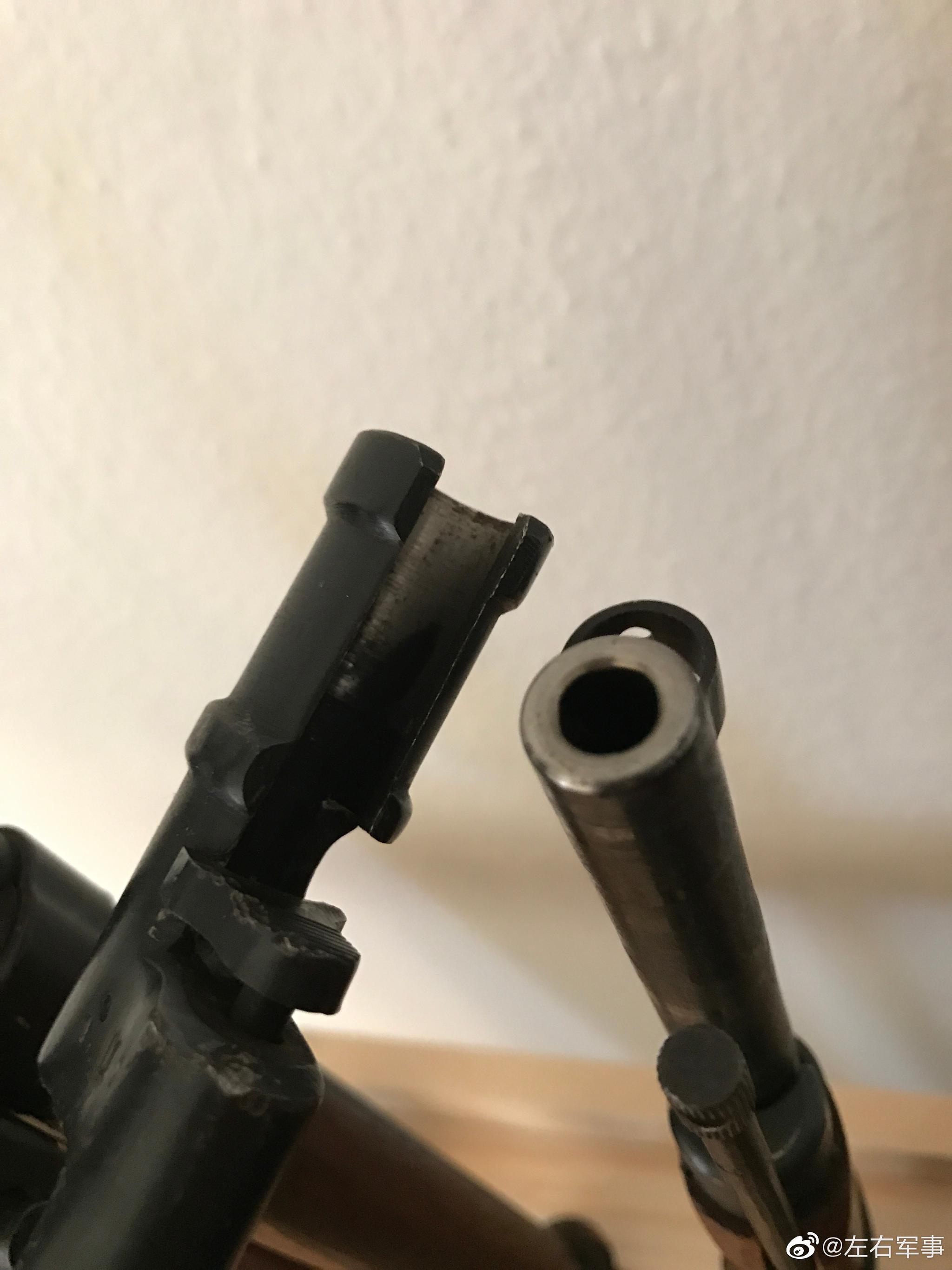 刺刀的固定方式.sg98iii与30刺都是在刀柄背部有卡榫