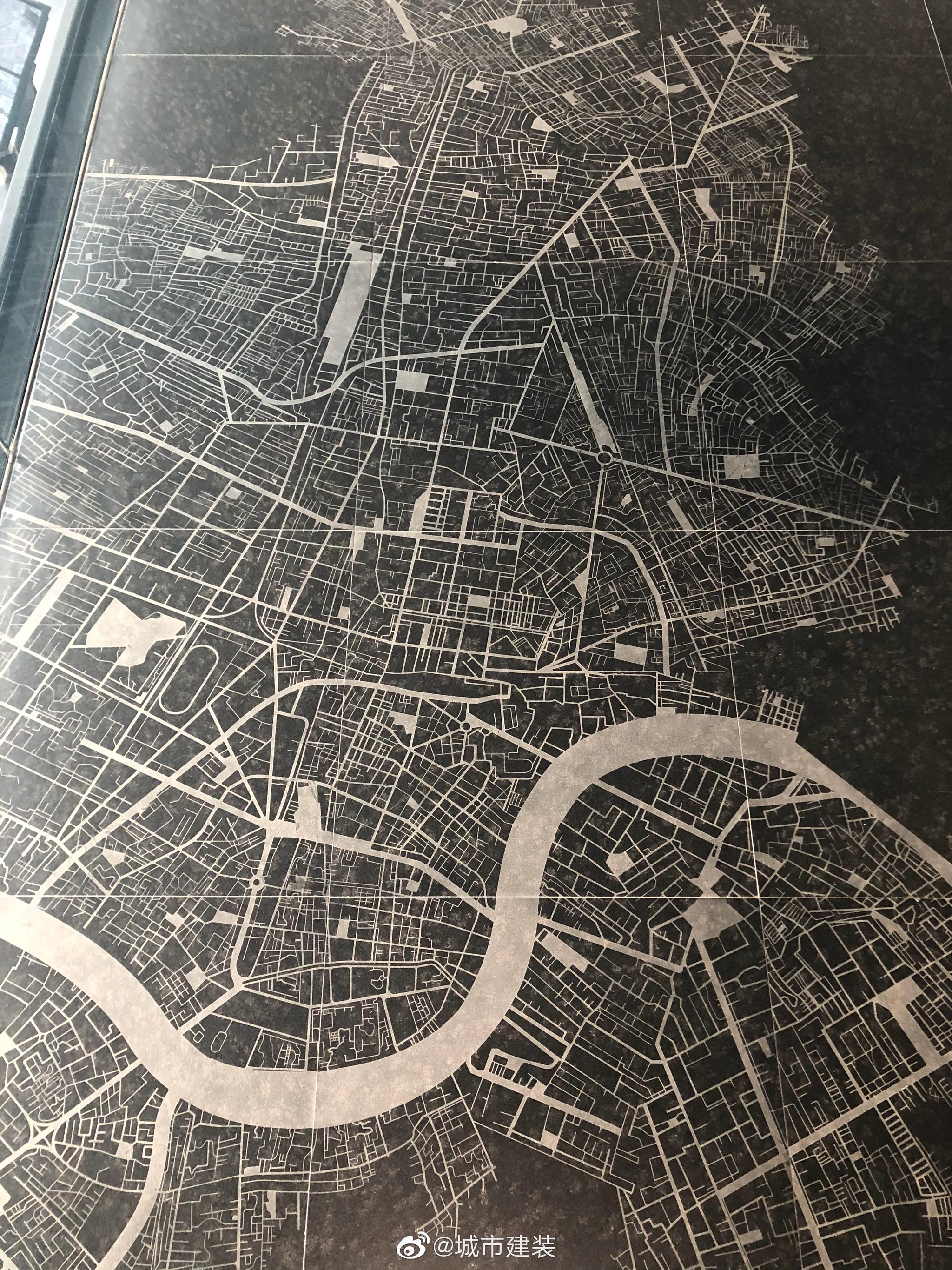 从外到内,从城市肌理到建筑的设计理念是有机的融合.