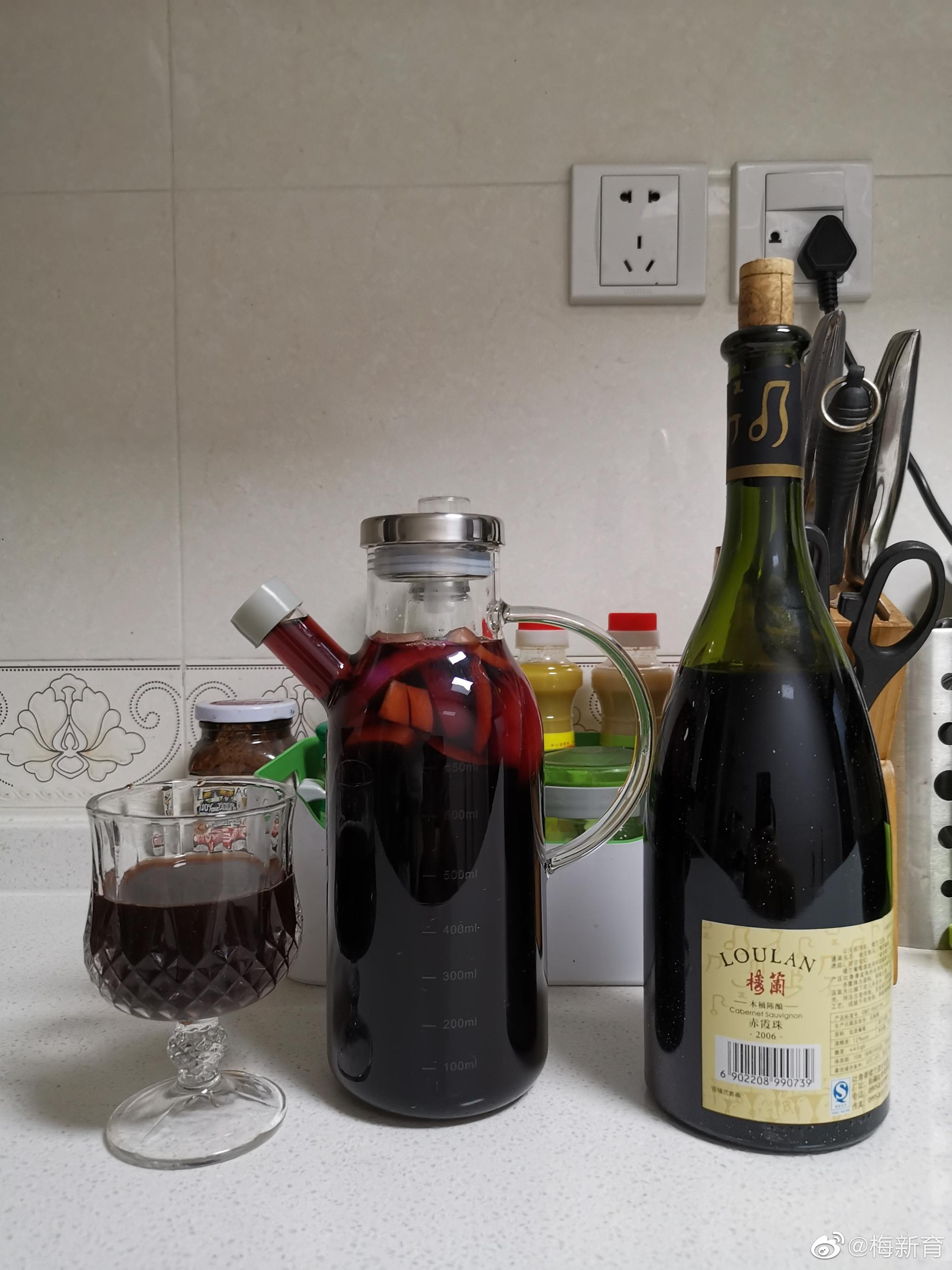 红酒泡洋葱的作用与功效(洋葱泡红酒有什么好处和坏处)