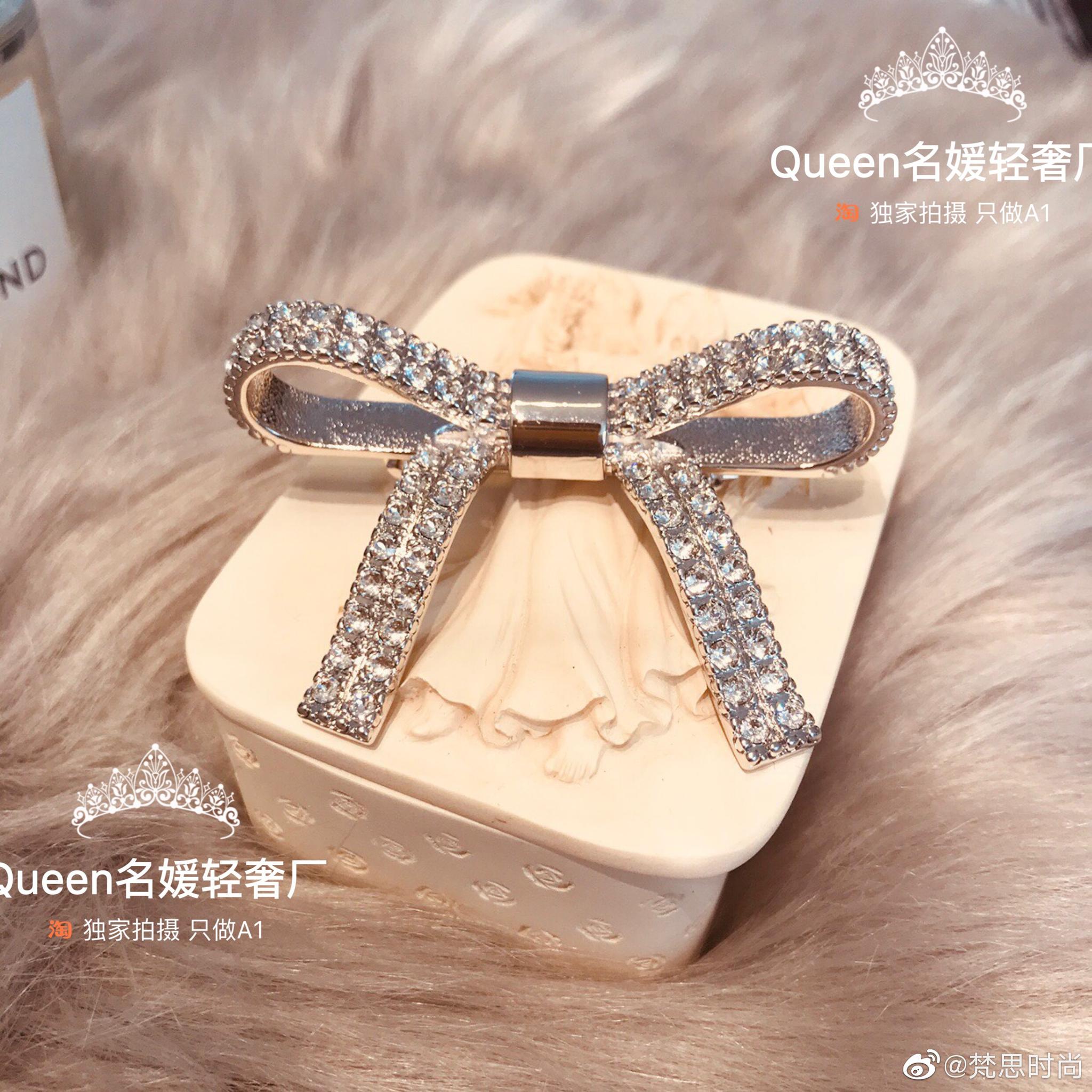 miumiu蝴蝶结胸针对比|胸针|蝴蝶结_新浪网