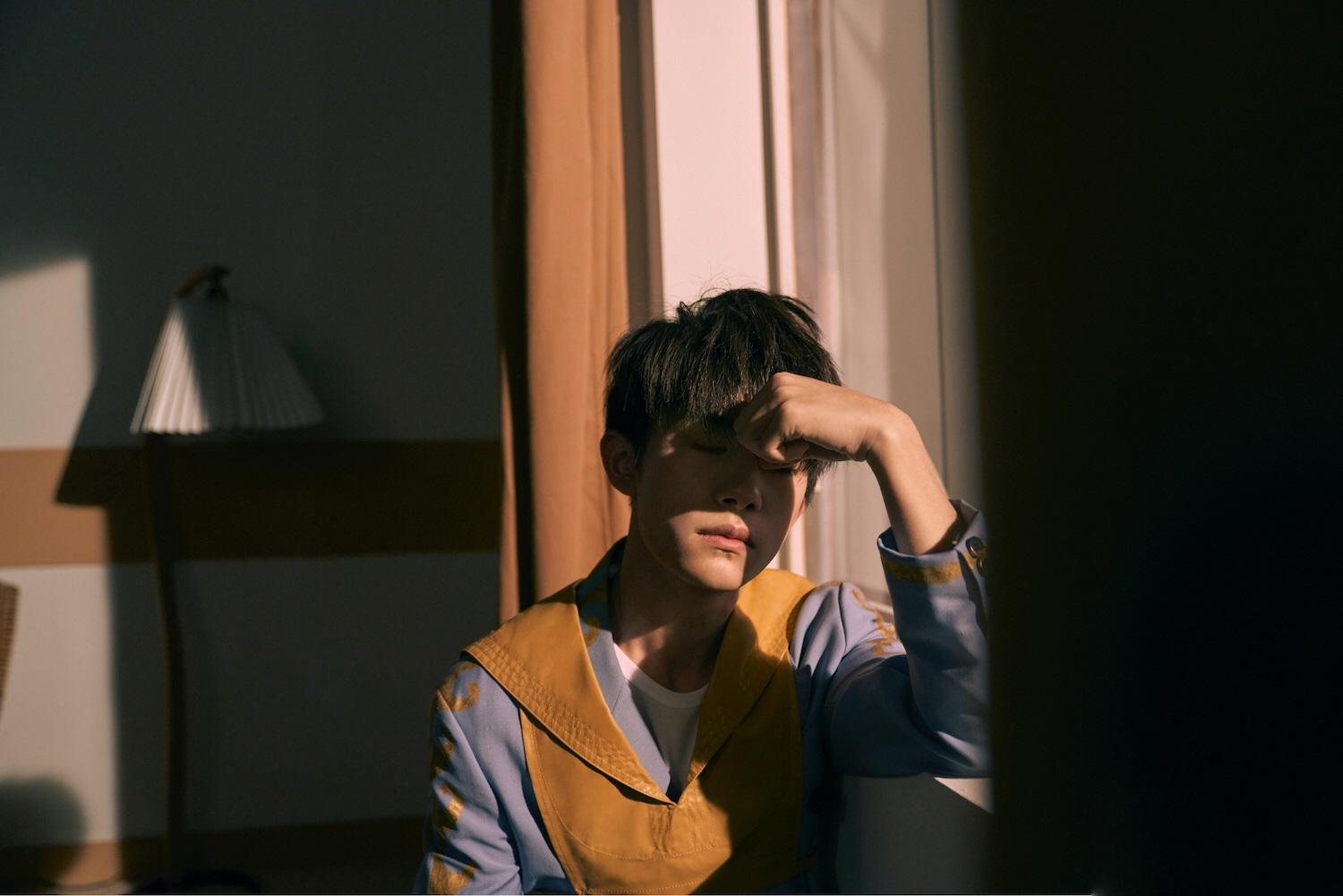 易烊千玺登封《智族GQ》开季刊 展现少年的“居