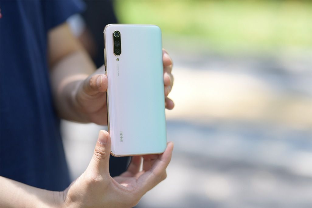 小米cc9首销完成消费者评价来了美女实力出镜晒自拍