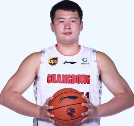 北大巨无霸主场首秀抢眼,有望留在广东12人名单