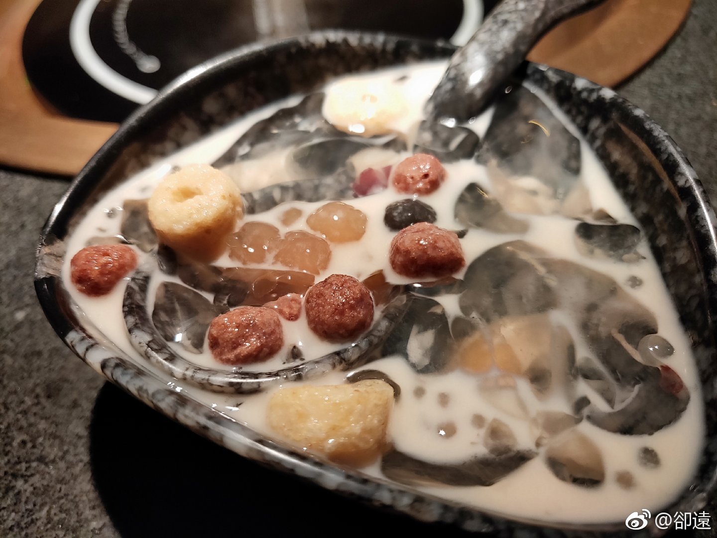 冰粉里加奶茶是个什么吃法第一次见