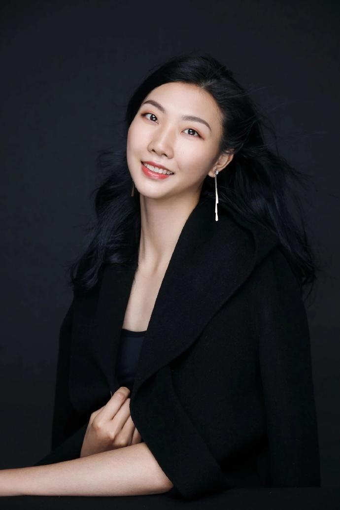 朱袁张她最小,国家队她最美,可盐可甜的袁心玥小时候长啥样?