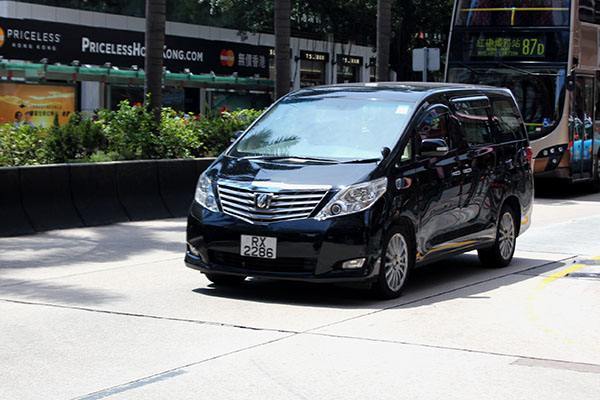 为什么香港街头的汽车都看起来特别光亮特别新?差距在这里