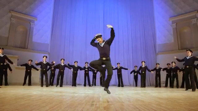 欢快奔放豪迈帅气的俄罗斯《水兵舞》